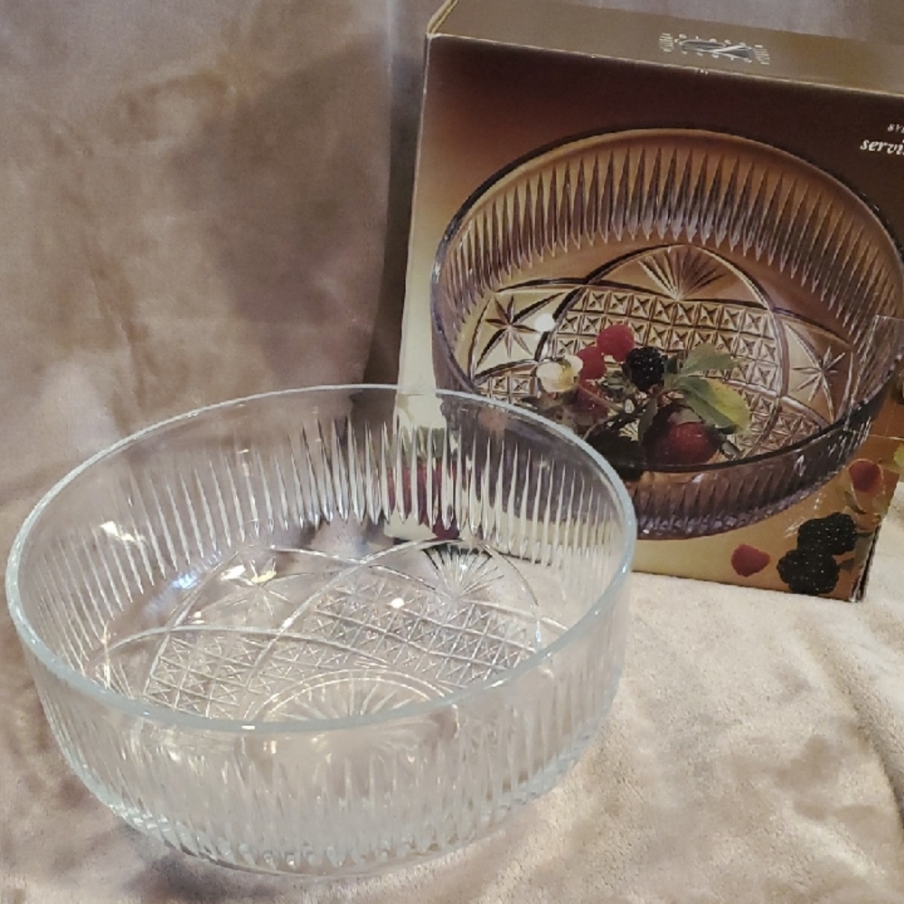 Vintage Laura Glass Clear Serving Bowl